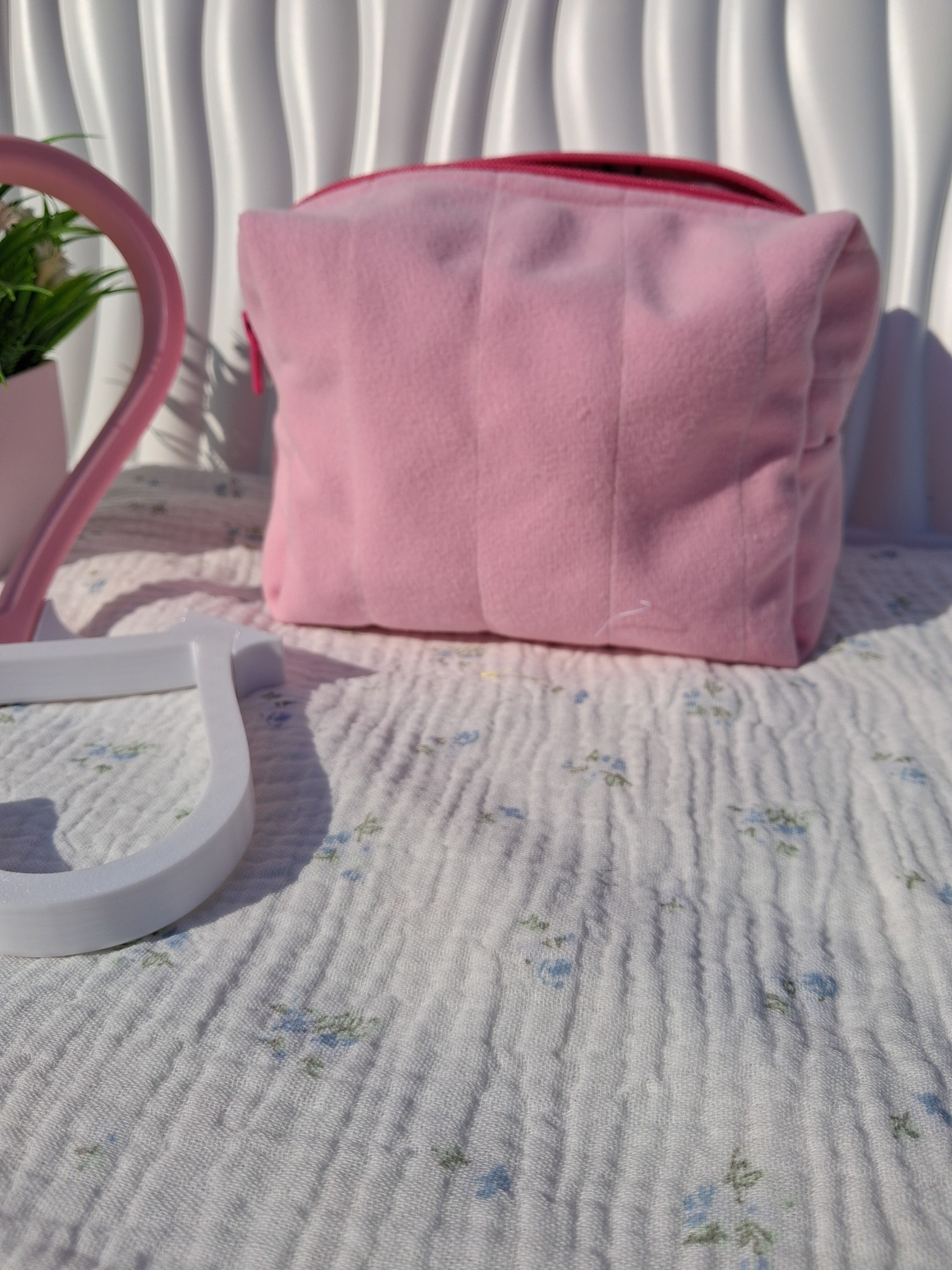 Medium Quilted Toiletry Bag – Cotton Candy